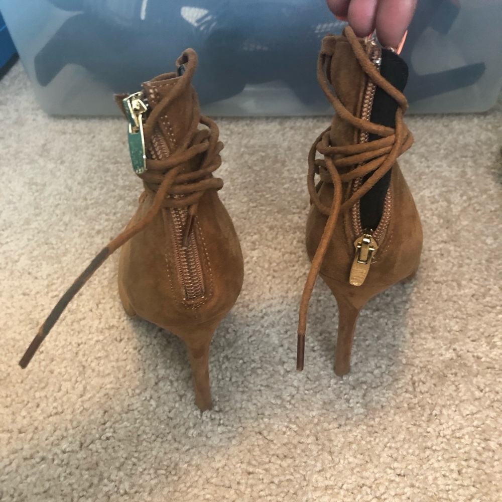 Heels - Picture 3 of 4